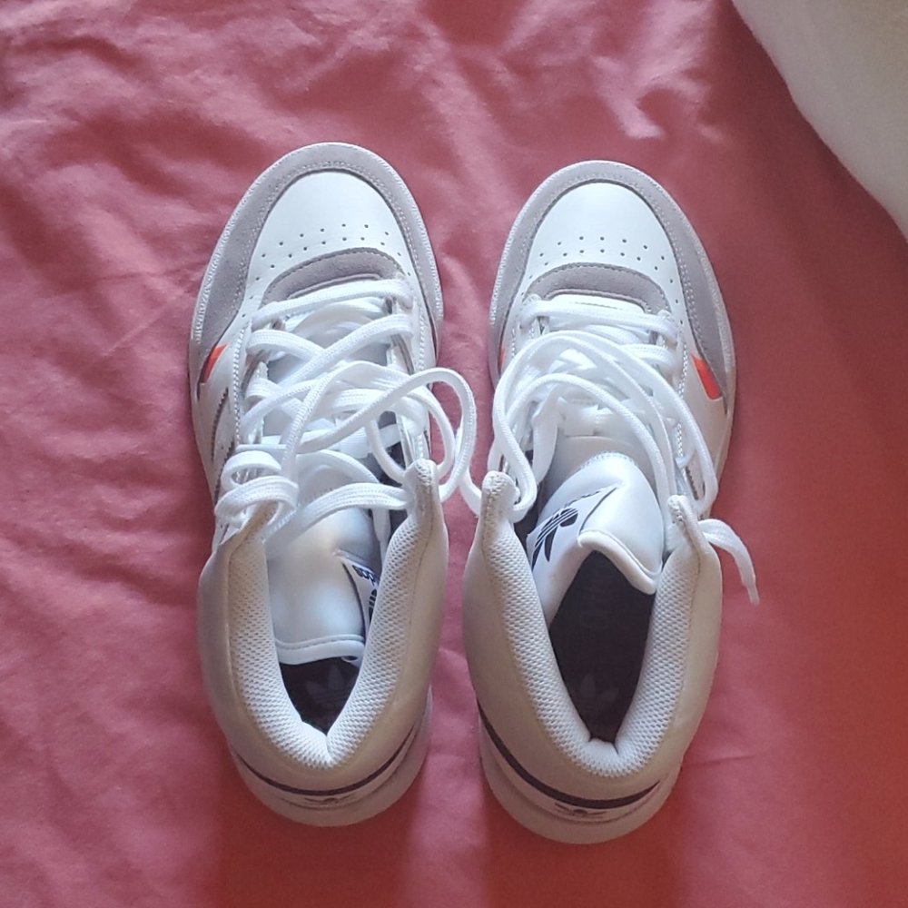 Sneakers - Picture 4 of 4